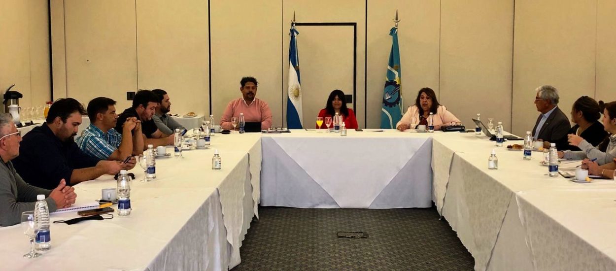 PERATA RECIBIÓ A FAMILIAS DE COMODORO: “DEMANDAN QUE SUS HIJOS ESTÉN EN LA ESCUELA EL 2 DE MARZO”