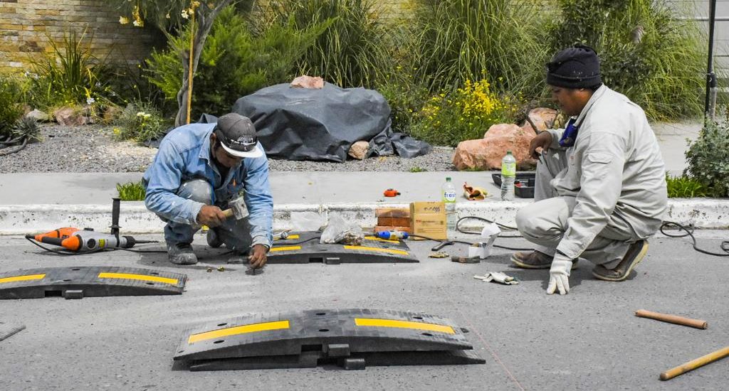 CONTINÚA LA COLOCACIÓN REDUCTORES DE VELOCIDAD