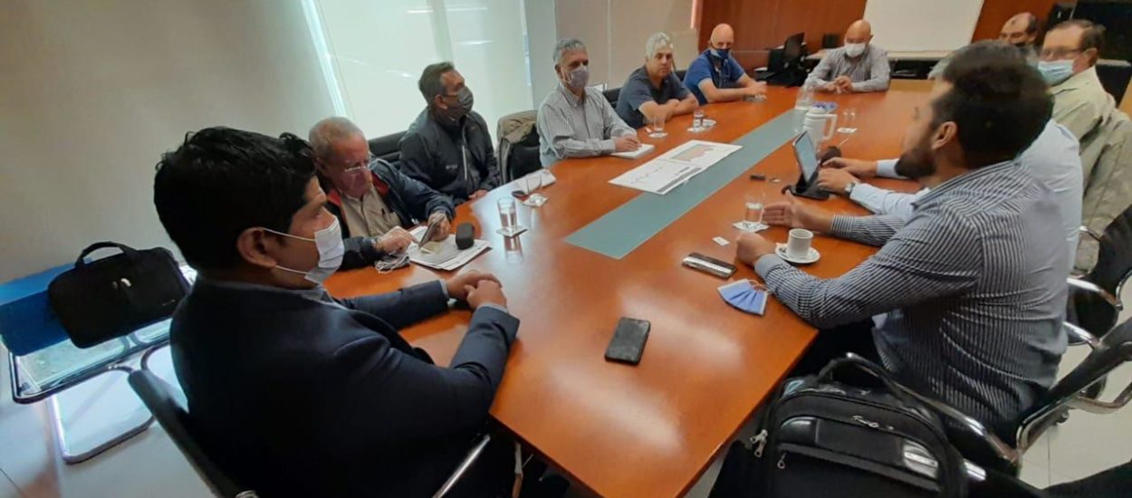 EL GOBIERNO MANTUVO UN ENCUENTRO CON INTEGRANTES DE LA COMPAÑÍA DE RIEGO DEL VIRCH BUSCANDO GARANTIZAR LA PROVISIÓN DE AGUA EN LA ZONA