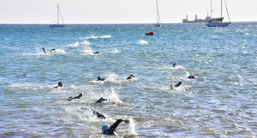 ESTE DOMINGO SE REALIZA LA TRADICIONAL COMPETENCIA DE NATACIÓN “VUELTA AL MUELLE”