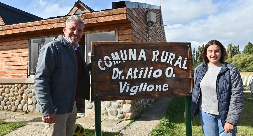 ATILIO VIGLIONE: ARCIONI ENTREGÓ EQUIPAMIENTO PARA INSTITUCIONES Y CONFIRMÓ QUE “ESTÁ EN PROCESO DE LICITACIÓN EL SUM” PARA LA COMUNA