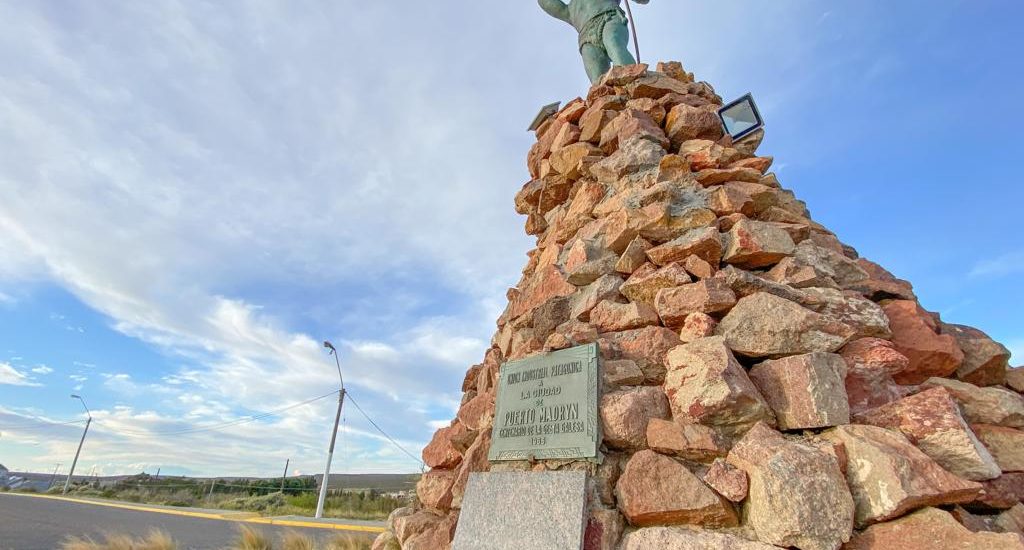 RESTAURARÁN EL MONUMENTO A “EL INDIO TEHUELCHE”