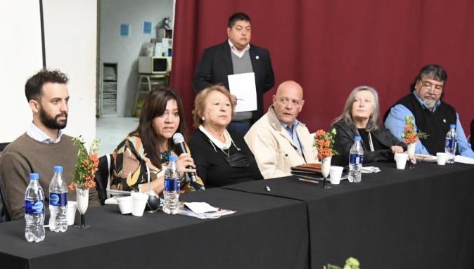 EL GOBIERNO DEL CHUBUT CEDE ESPACIOS EN UNA ESCUELA PARA QUE LA UNIVERSIDAD NACIONAL DE LA PATAGONIA SE INSTALE EN LA COMARCA ANDINA