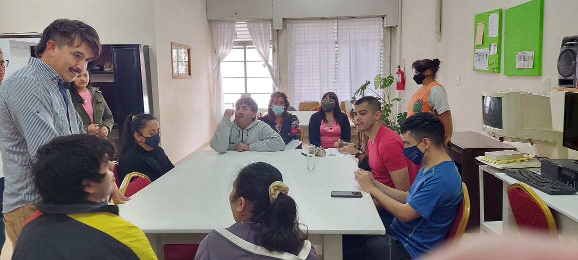 DESARROLLO SOCIAL: EN EL CENTRO LUIS BRAILLE DE COMODORO RIVADAVIA SE DICTAN TALLERES ARTÍSTICOS