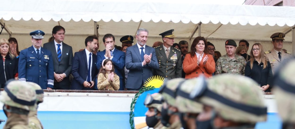 ARCIONI PRESIDIÓ EN COMODORO RIVADAVIA EL DESFILE POR LOS 40 AÑOS DE LA GESTA DE MALVINAS