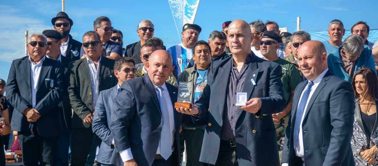 SENTIDO HOMENAJE EN PUERTO MADRYN A LOS VETERANOS DE MALVINAS, A 40 AÑOS DE LA GUERRA