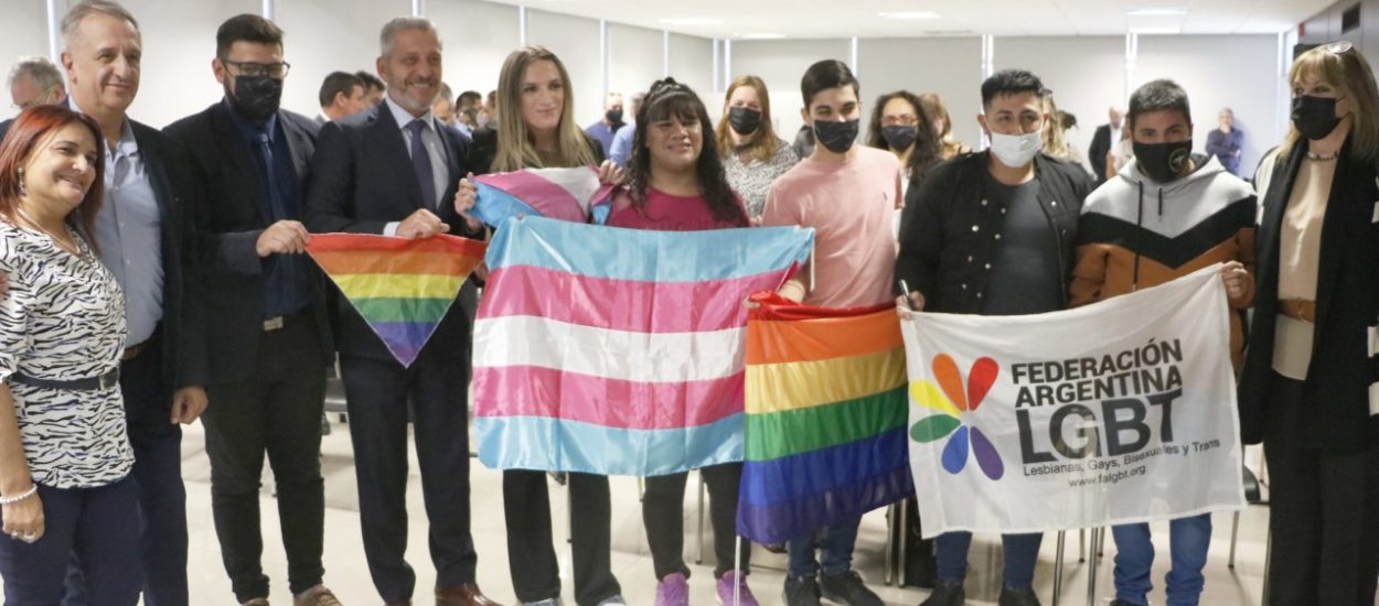 INCLUSIÓN LABORAL PARA PERSONAS TRANS: ARCIONI FIRMÓ EL DECRETO DE REGLAMENTACIÓN DE LA LEY N° I – 621 