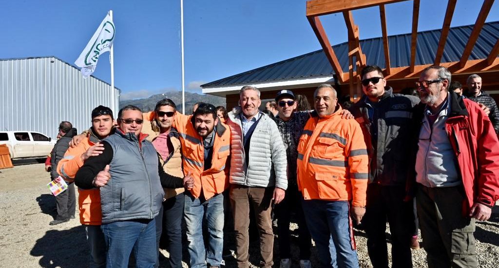 ARCIONI INAUGURÓ LA BASE DE LA BRIGADA DE INCENDIOS DE LAS GOLONDRINAS Y ENTREGÓ EL PROYECTO PARA LA SEGUNDA ETAPA DE LA CONSTRUCCIÓN