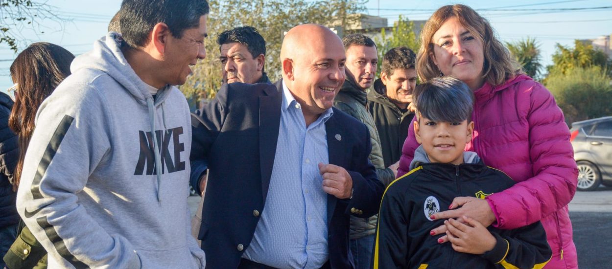 SE INAUGURÓ LA REPAVIMENTACIÓN EN LA CALLE FRAGATA HÉRCULES ENTRE PEDRO DERBES Y LUIS FELDMAN, QUE SE HIZO CON FONDOS MUNICIPALES