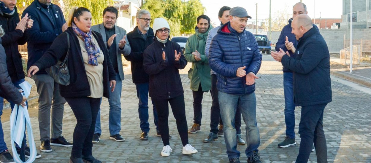 EL INTENDENTE INAUGURÓ LA PAVIMENTACIÓN DE LA CALLE ROSARIO