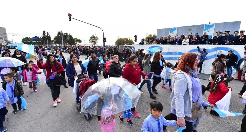 CONTINÚAN ABIERTAS LAS INSCRIPCIONES PARA EL DESFILE DEL 25 DE MAYO