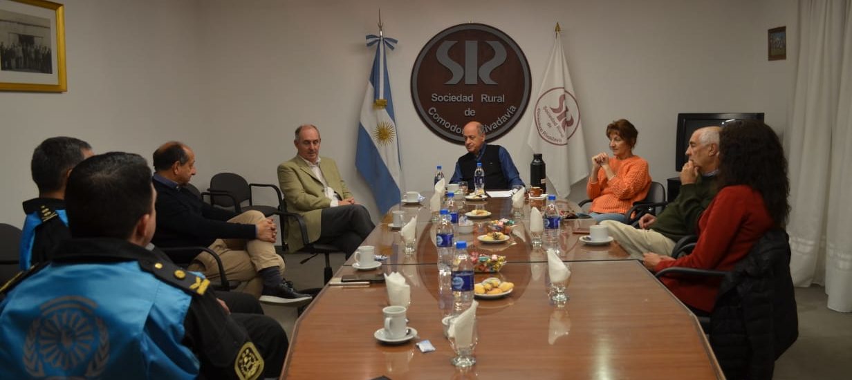 EL MINISTRO CASTRO SE REUNIÓ CON DIRIGENTES DE LA SOCIEDAD RURAL DE COMODORO RIVADAVIA