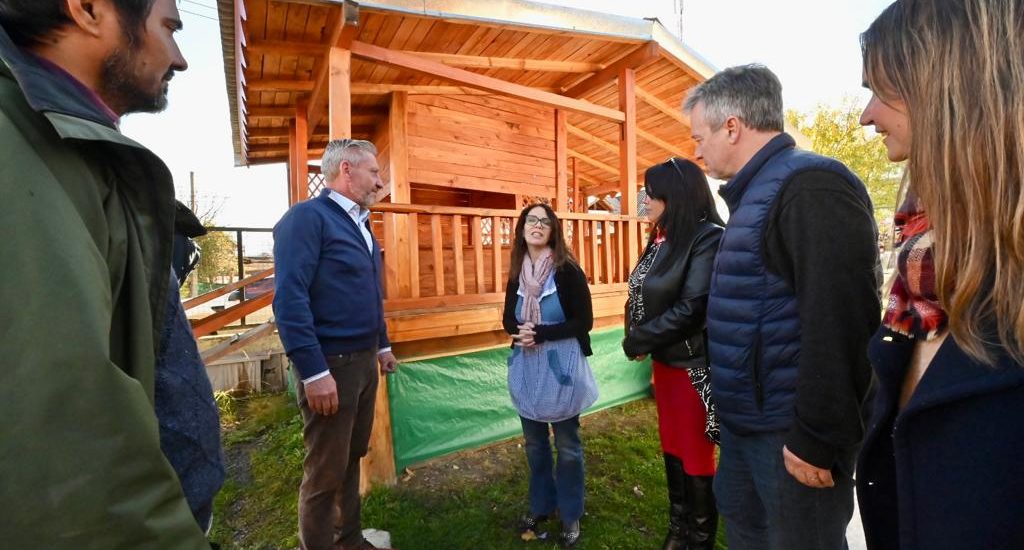 ARCIONI INAUGURÓ LA ESCUELA DE NIVEL INICIAL N°4405 Y COLOCÓ LA PIEDRA FUNDACIONAL DE LA FUTURA ESCUELA TÉCNICA N° 7727 DE EL HOYO