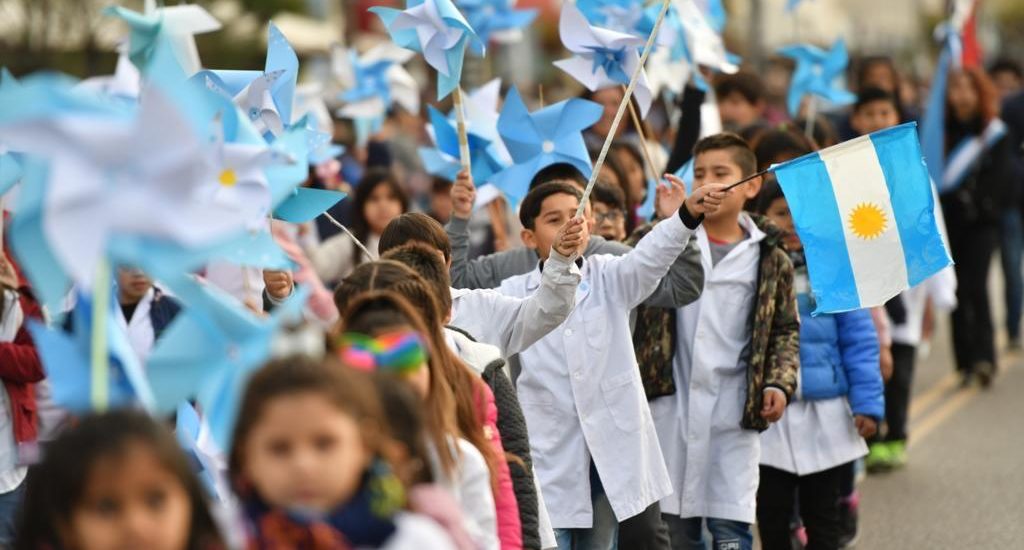 PUERTO MADRYN SE PREPARA PARA VIVIR EL TRADICIONAL DESFILE DEL 25 DE MAYO