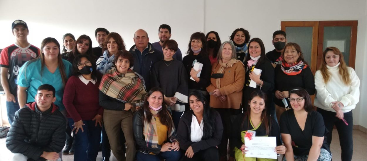 COMODORO RIVADAVIA: PROVINCIA ENTREGÓ CERTIFICADOS DEL CURSO “ATENCIÓN Y CUIDADOS AL ADULTO MAYOR”