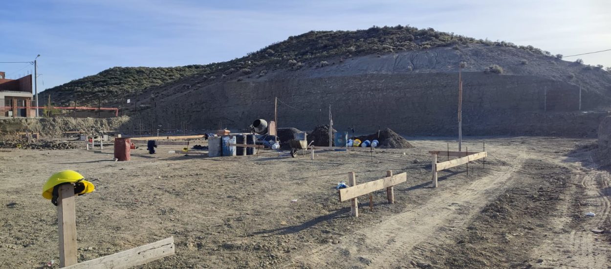 EL GOBIERNO TRABAJA EN LA CONSTRUCCIÓN DE LA ESCUELA N° 7717 DE COMODORO RIVADAVIA