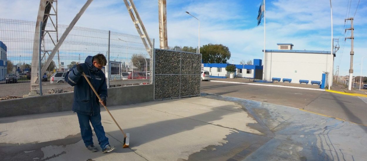 SE REALIZAN OBRAS DE EMBELLECIMIENTO EN EL MUELLE ALMIRANTE  STORNI  DE PUERTO MADRYN