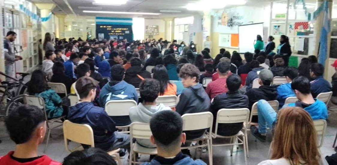 Policía comunitaria de Puerto Madryn realizó actividades en la Escuela N° 785