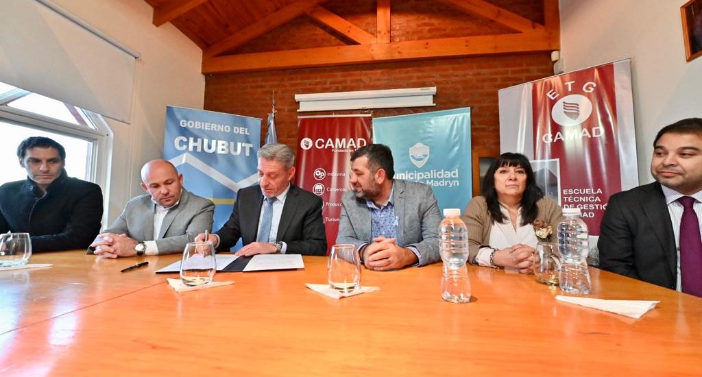 Arcioni participó del lanzamiento de la Escuela Técnica de la CAMAD en Puerto Madryn