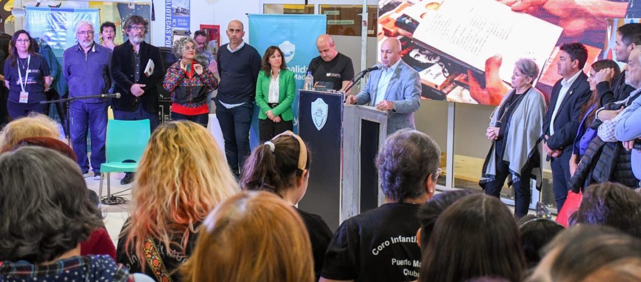 EL INTENDENTE INAUGURÓ EL 29º ENCUENTRO DE ESCRITORES PATAGÓNICOS Y LA FERIA MUNICIPAL DEL LIBRO