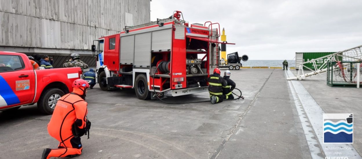 SE REALIZÓ UN SIMULACRO DE BOMBA EN EL MUELLE STORNI