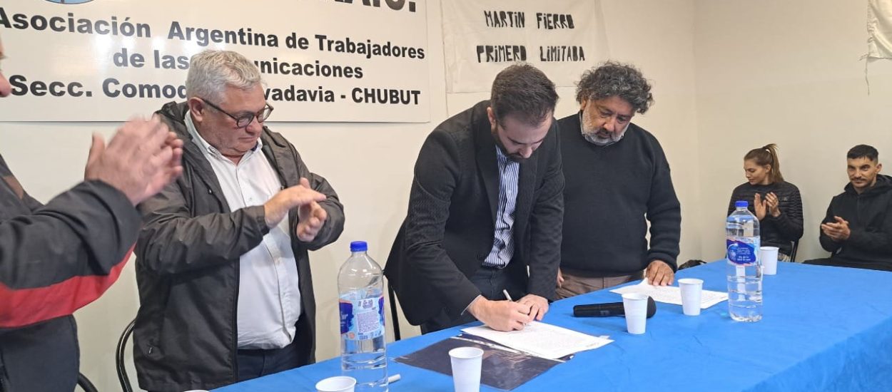 El Gobierno de la Provincia firmó convenios con la UNPSJB y con cooperativas de trabajo de Comodoro Rivadavia