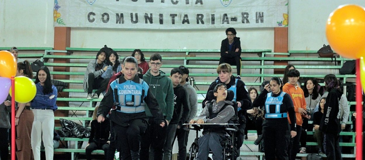 “Primavera Segura”: Provincia desarrolló actividades en Playa Unión para jóvenes de distintas escuelas