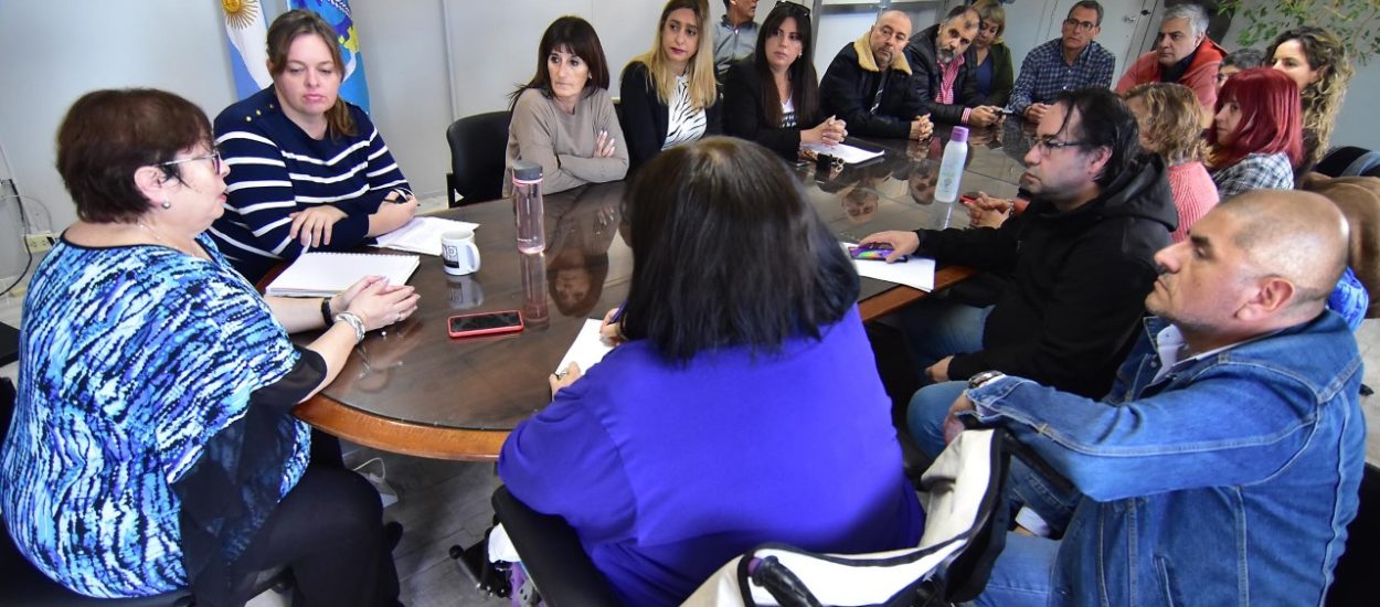 Salud: La ministra Monasterolo recibió a los gremios del sector y acordaron la apertura de la COPICS 