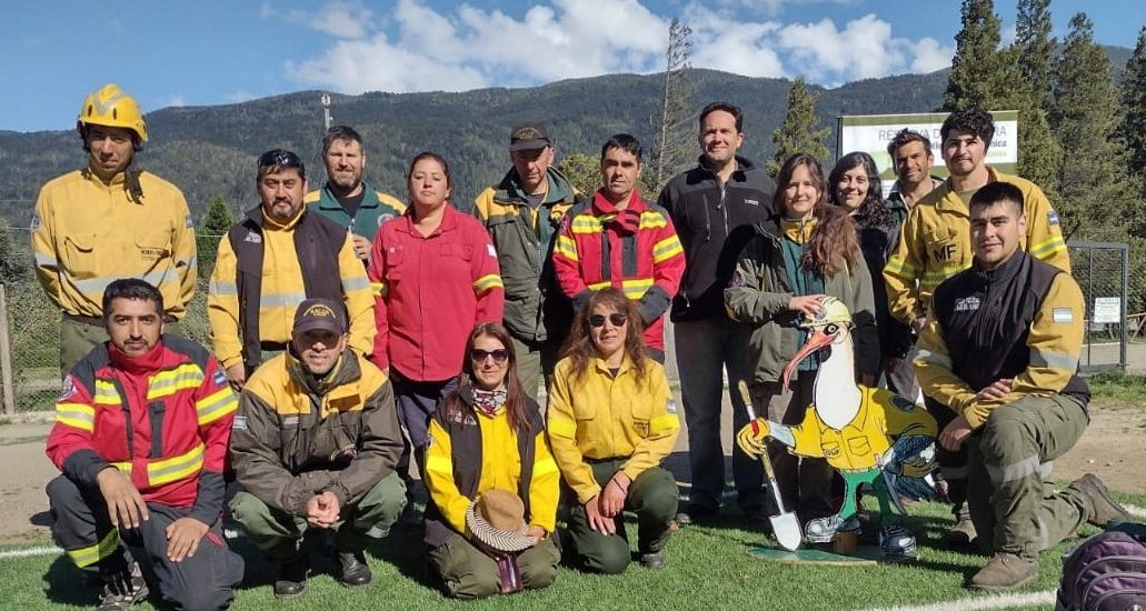 El Gobierno provincial realizó jornadas de prevención de incendios forestales en escuelas de la Comarca Andina