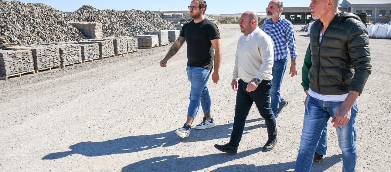 MADRYN EN MARCHA: EL INTENDENTE RECORRIÓ LA EMPRESA TECHSTONE, QUE EXTRAE Y PROCESA PÓRFIDO