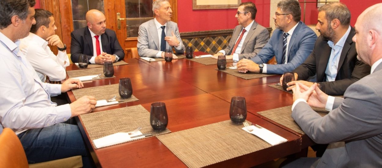 Arcioni se reunió con las cámaras empresarias chubutenses del sector de la pesca