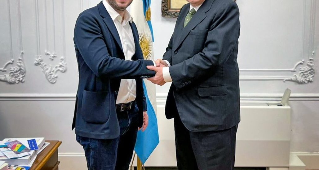 Nacho Torres se reunió con el embajador Ricardo Alfonsín en España y con inversores para Chubut en la feria Conxemar