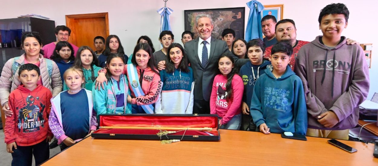 Arcioni recibió a alumnos de la Escuela N° 98 del Paraje Los Cipreses 