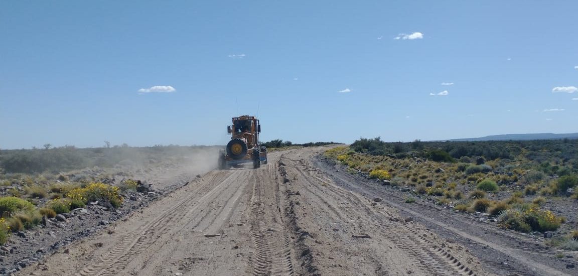 El Gobierno de la Provincia realiza tareas de mejora en la Ruta Nº 4 entre Telsen y Gan Gan