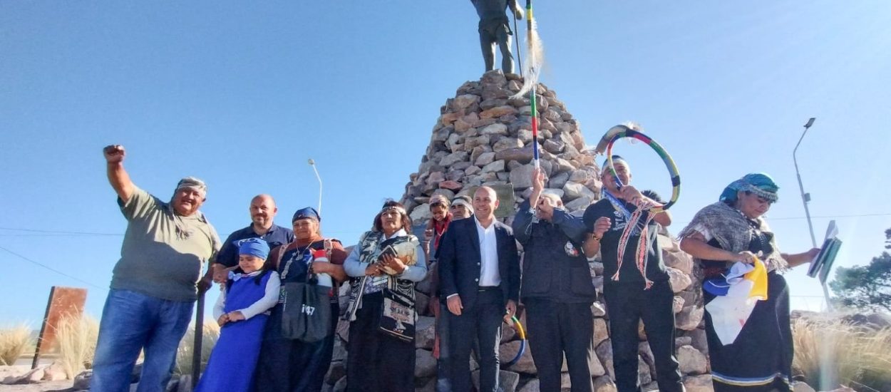 SE DESCUBRIÓ LA RESTAURACIÓN Y PUESTA EN VALOR DEL MONUMENTO “EL TEHUELCHE”