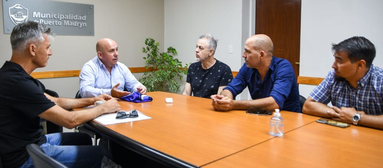 SASTRE RECIBIÓ A REPRESENTANTES DE BROWN Y DE FERRO PARA RATIFICARLES SU APOYO EN SU PARTICIPACIÓN EN LA LIGA FEDERAL DE BÁSQUET