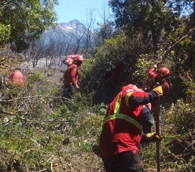 Luego de un gran despliegue, brigadistas controlaron incendio en Paso Ancho