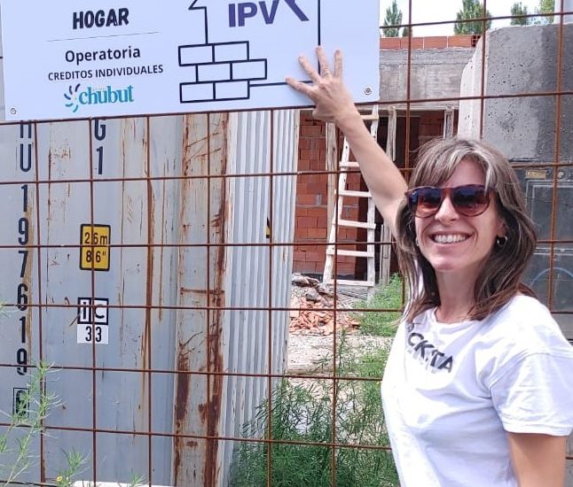 Chubut: Cuarenta familias construyen sus hogares a través de créditos otorgados por el IPVyDU 