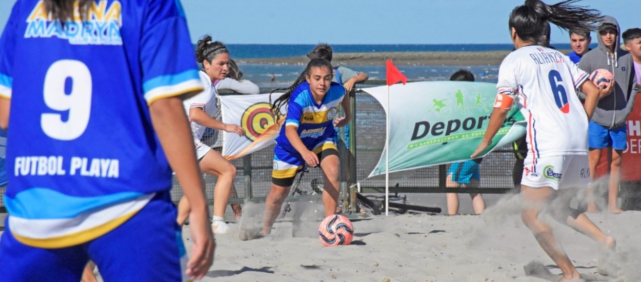 LA LIGA NACIONAL DE FÚTBOL PLAYA FEMENINO SE JUEGA EN LA COSTA MADRYNENSE