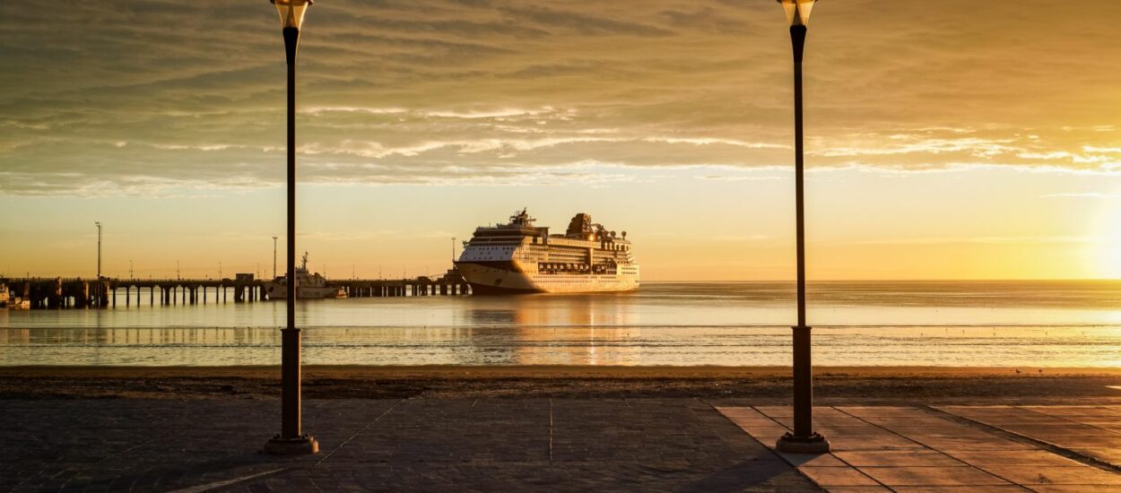 Temporada de Cruceros: El Celebrity Infinity llegó a Puerto Madryn 