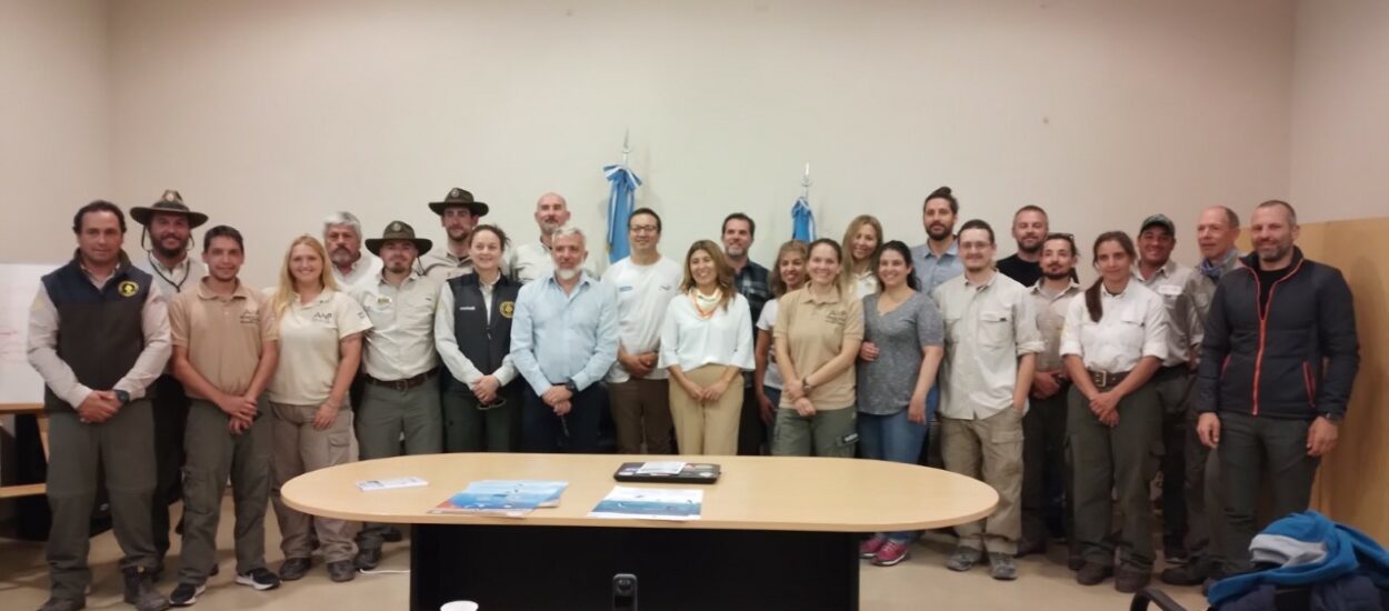 Científicos del CENPAT dictan un taller sobre biodiversidad marina en Camarones