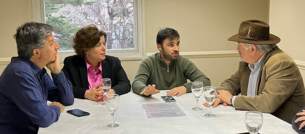 Torres junto a Menna y Ana Clara Romero se reunieron con Macharashvili en Comodoro y gestionan soluciones para la Ruta Nacional 3