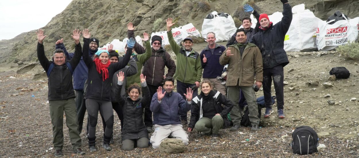 El Gobierno del Chubut continúa con las jornadas de limpieza costera en el ANP Península Valdés 