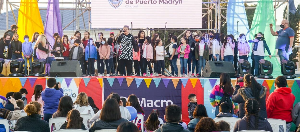 EL CORO INFANTIL MUNICIPAL GRABÓ CANCIONES PARA USAR EN ACTOS PATRIOS