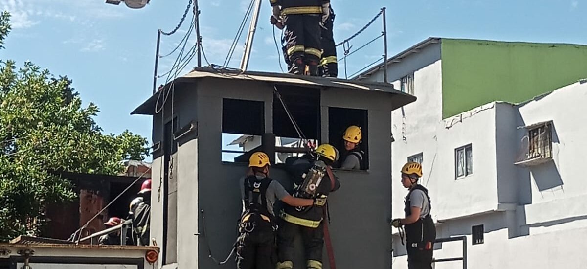 BOMBERO DE MADRYN SE CAPACITÓ SOBRE INCENDIOS EN BUQUES