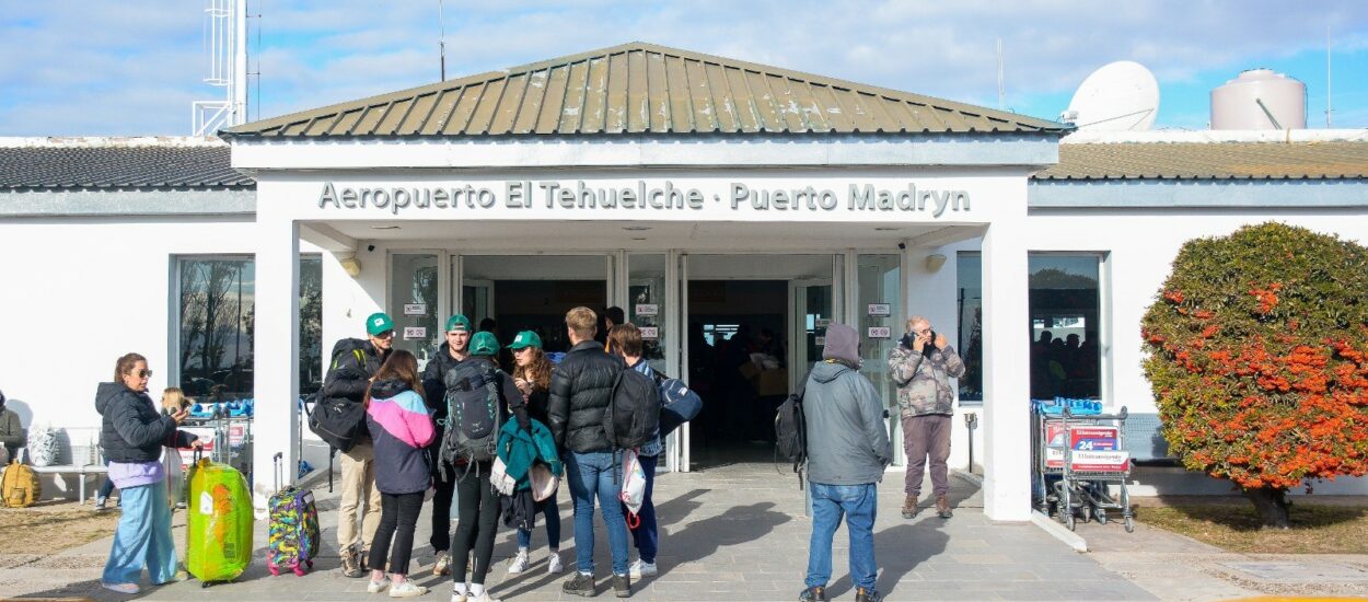 DURANTE LA ÚLTIMA TEMPORADA DE BALLENAS, SE DUPLICARON LOS ARRIBOS AL AEROPUERTO “EL TEHUELCHE”