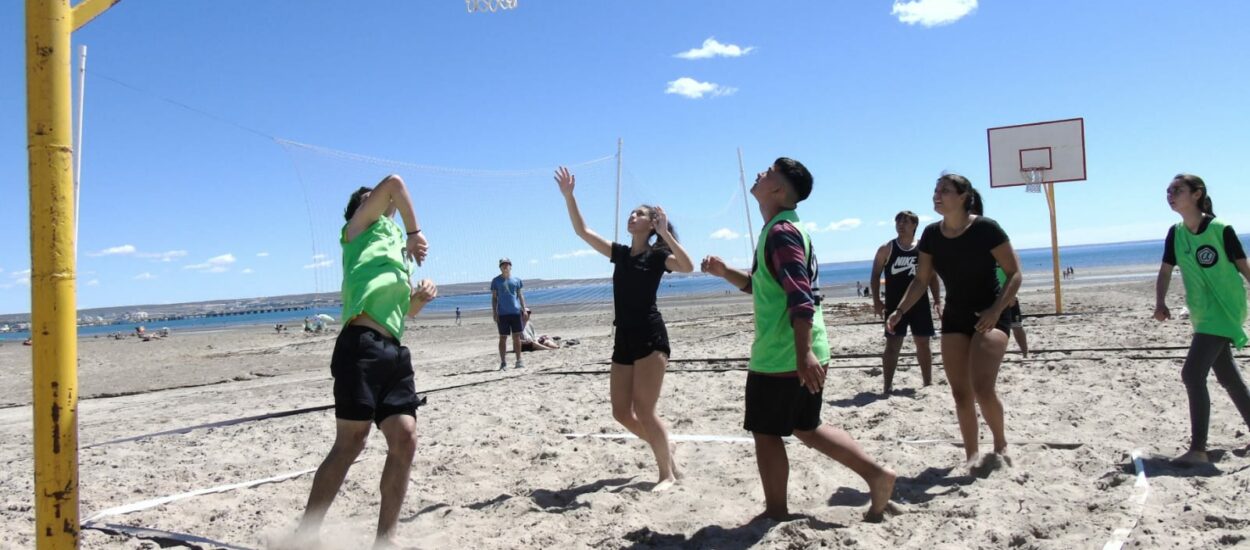 INICIARON LOS TALLERES DE BÁSQUET PLAYA EN PUERTO MADRYN