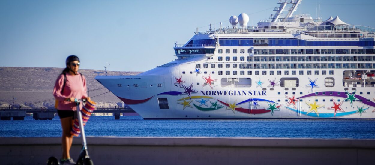 Temporada de cruceros: El Norwegian Star llegó por segunda vez a Puerto Madryn