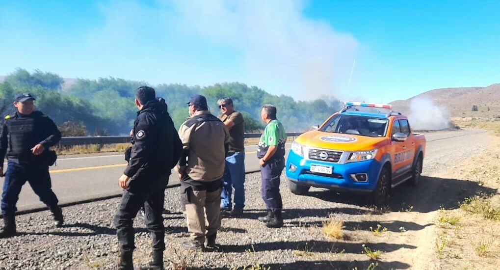 Provincia logró sofocar con éxito un incendio en la zona de Tecka luego de un intenso trabajo coordinado