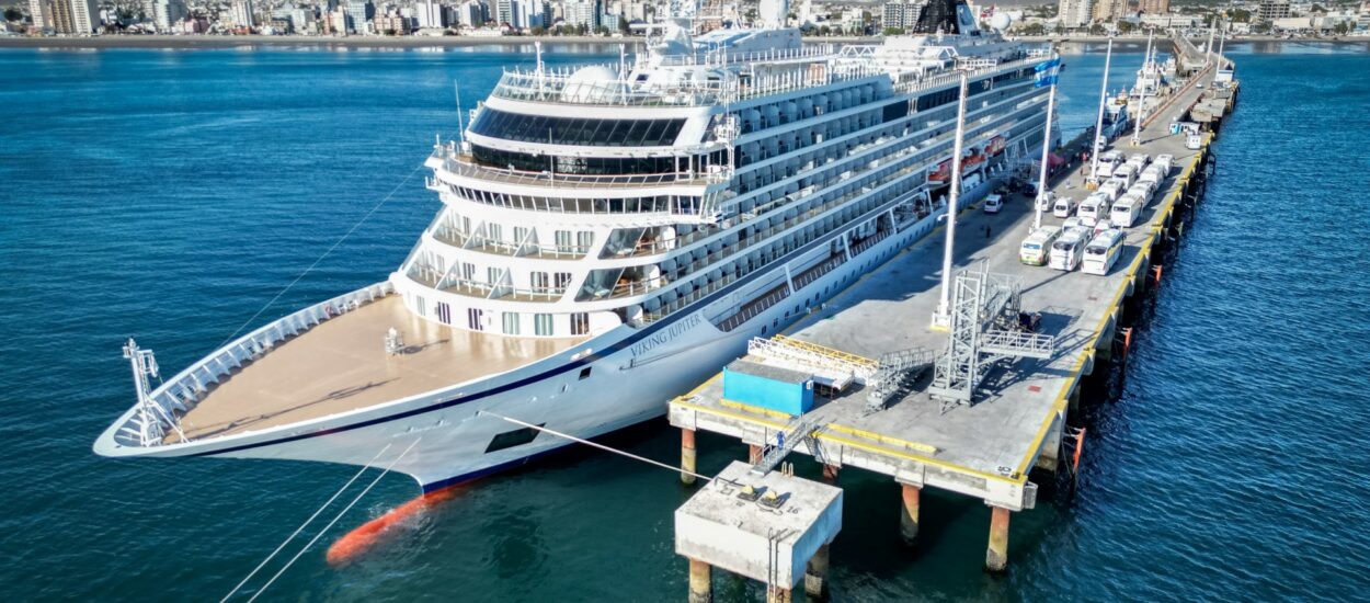 Temporada de Cruceros en Chubut: el Viking Júpiter arribó a Puerto Madryn